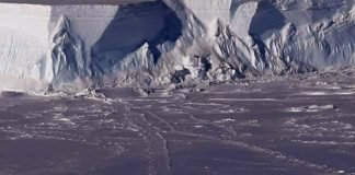 Antarctica Iceberg threatens to break the size of New York City