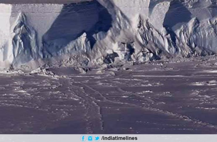 Antarctica Iceberg threatens to break the size of New York City