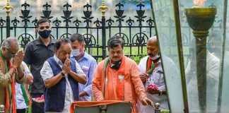 Ruckus after Narayan Rane's controversial statement on Uddhav Thackeray