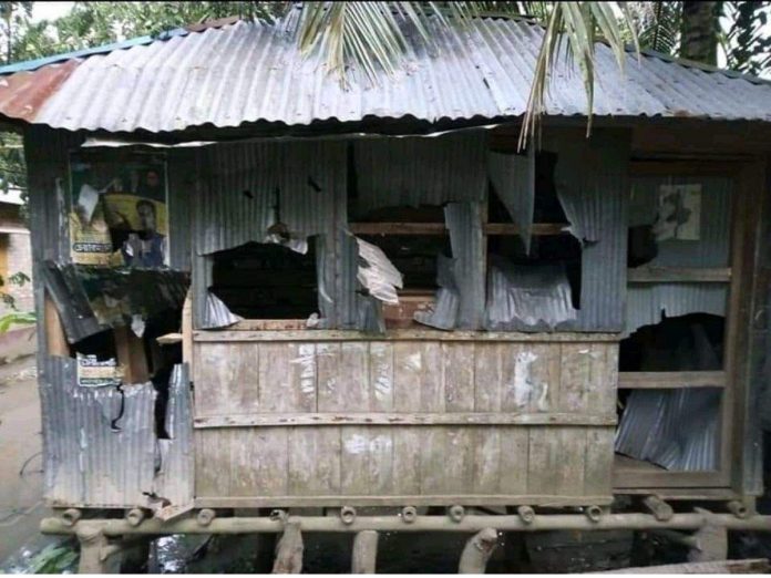 100 fundamentalists attacked Bangladeshi village: destroyed 50 Hindu houses
