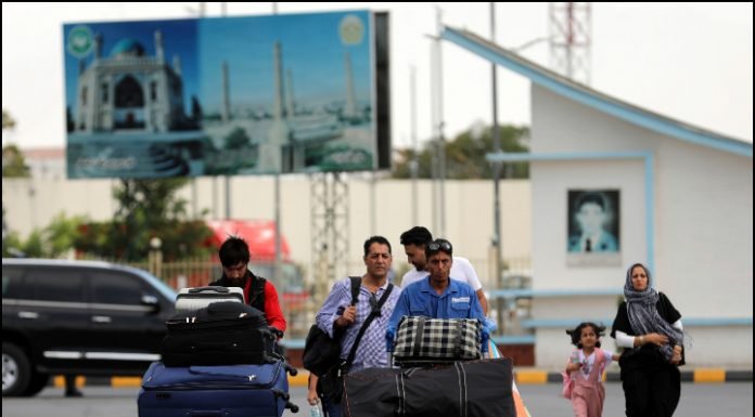 Taliban attacks women and children at Kabul airport - promises to keep peace