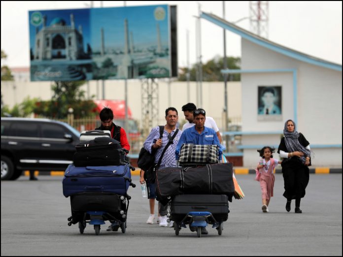 Taliban attacks women and children at Kabul airport - promises to keep peace