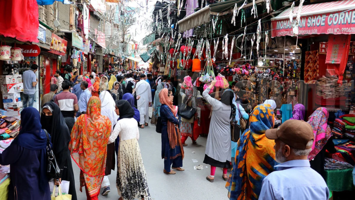 Best Food and Shopping to Explore When in Kashmir